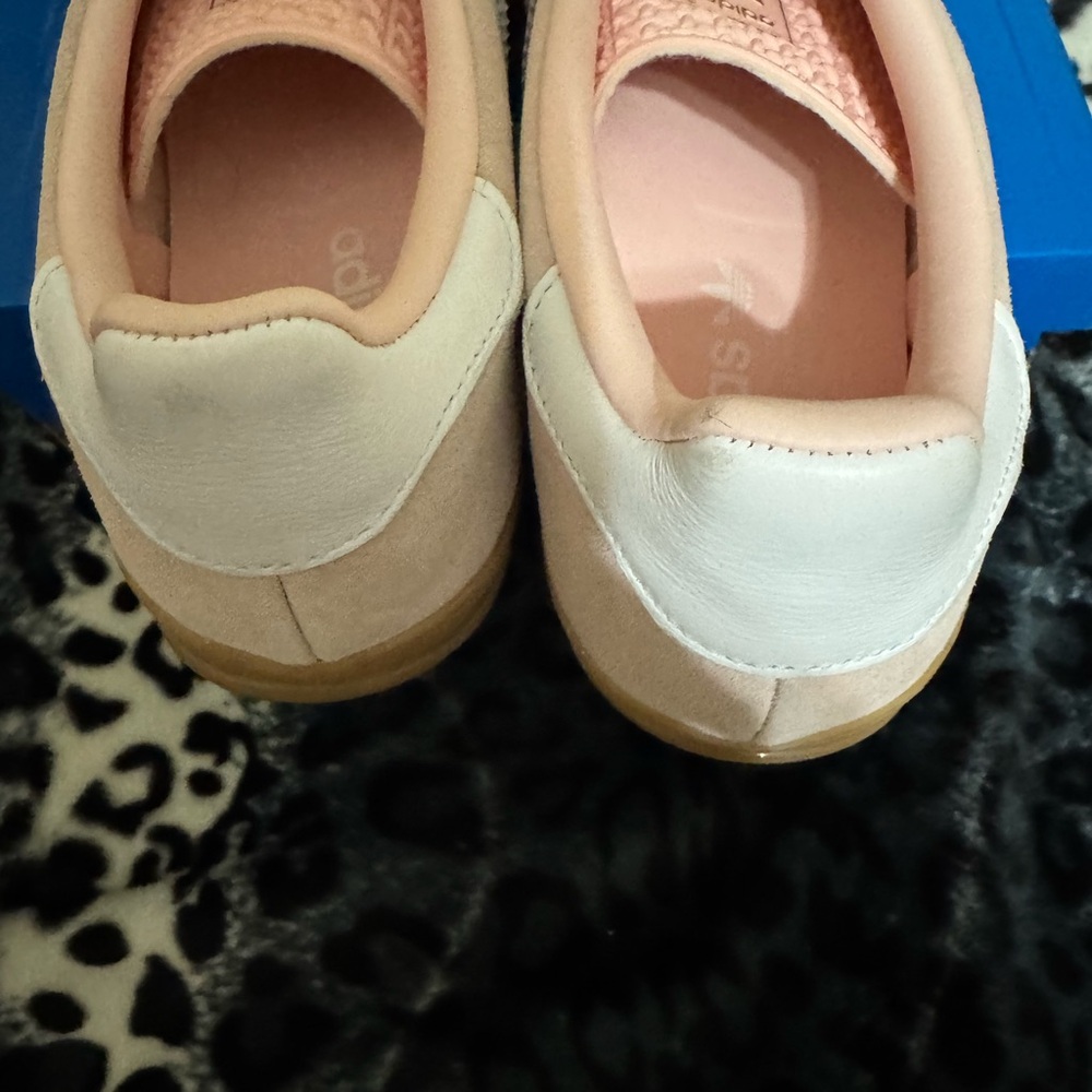 Adidas Pink and White Sneakers Retro Design GAZELLE INDOOR SHOES
Sz: 7.5 women - Picture 7 of 8